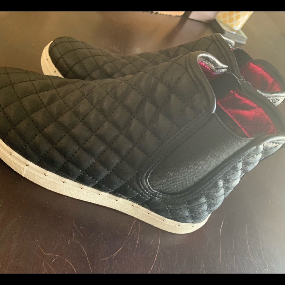 Steve Madden Girls size 4/ adult size 6 black shoe